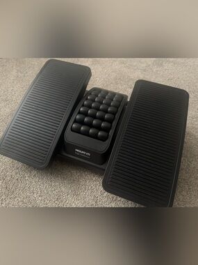 MOUNT-IT! Under Desk Foot Rest with Massaging Roller - Black
